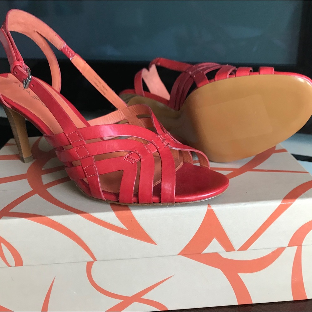 Beautiful Via Spiga shoes. NEW in Original box๐ - Picture 2 of 4